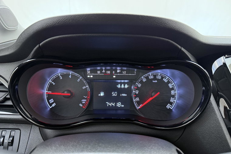 Vehicle Image 25