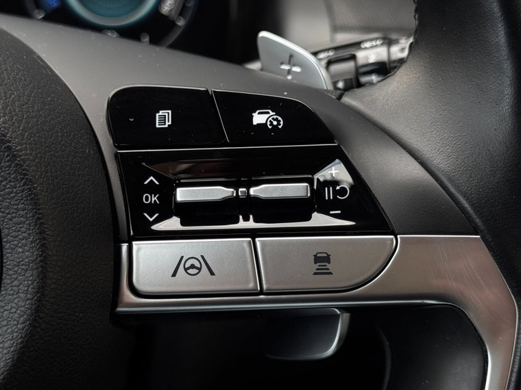 Vehicle Image 25