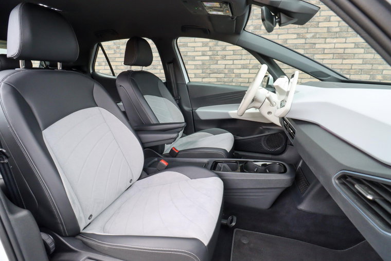 Vehicle Image 12