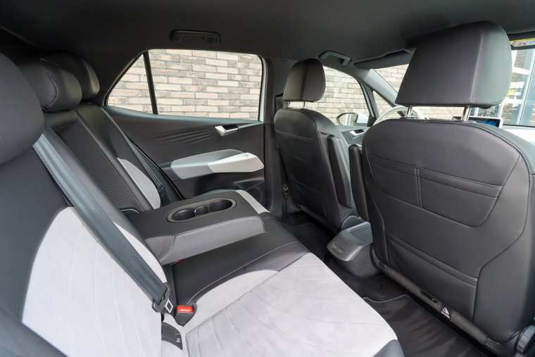 Vehicle Image 8