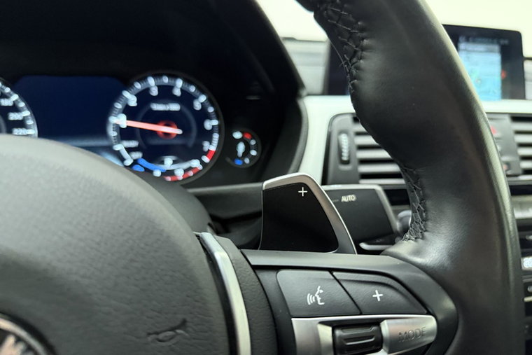 Vehicle Image 25