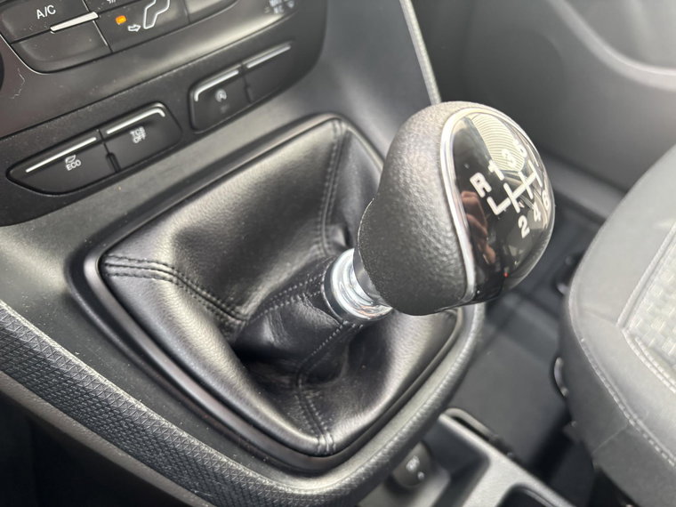 Vehicle Image 28