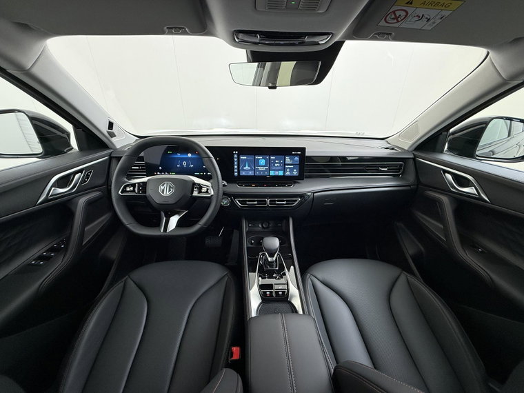 Vehicle Image 25