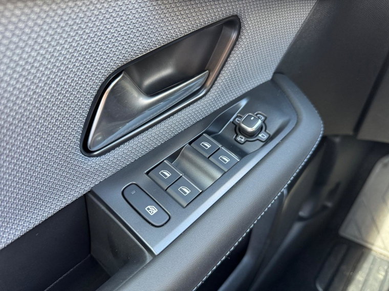 Vehicle Image 26