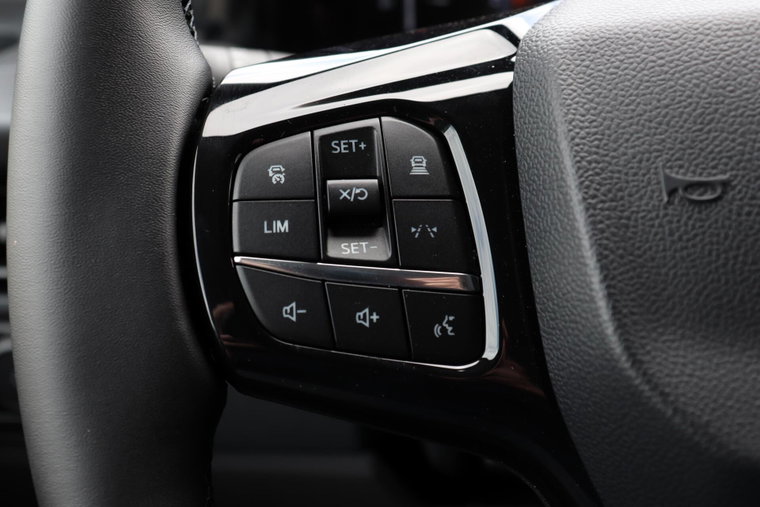 Vehicle Image 25