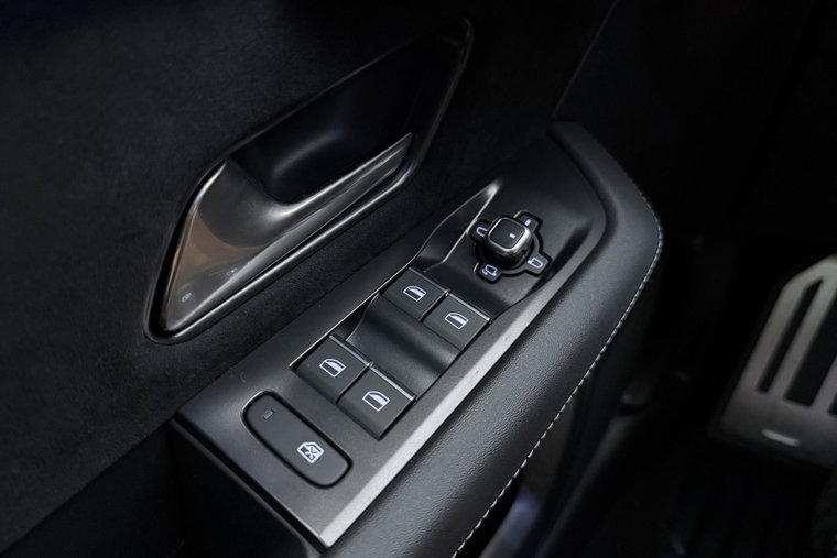 Vehicle Image 23