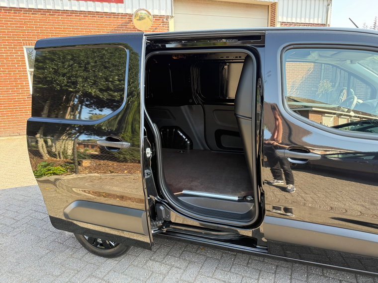 Vehicle Image 17