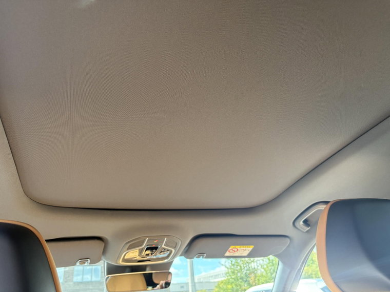 Vehicle Image 35