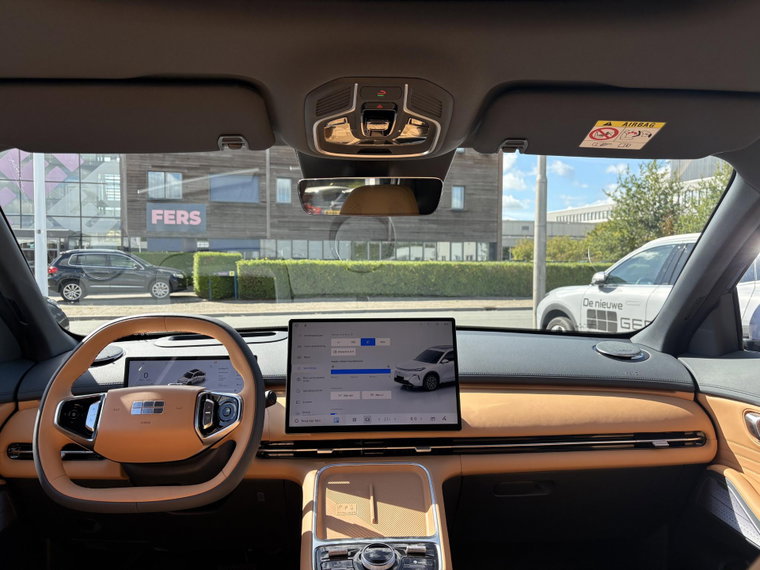 Vehicle Image 11