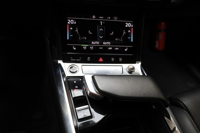 Vehicle Image 32