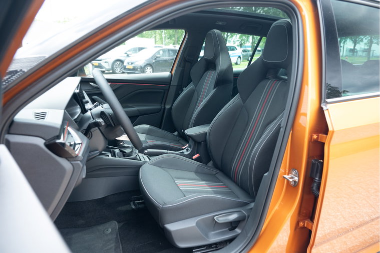 Vehicle Image 16