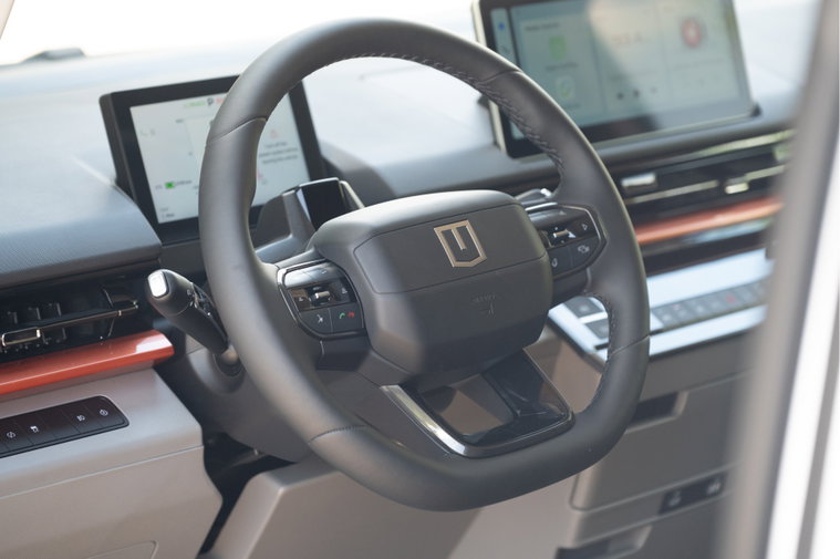 Vehicle Image 25