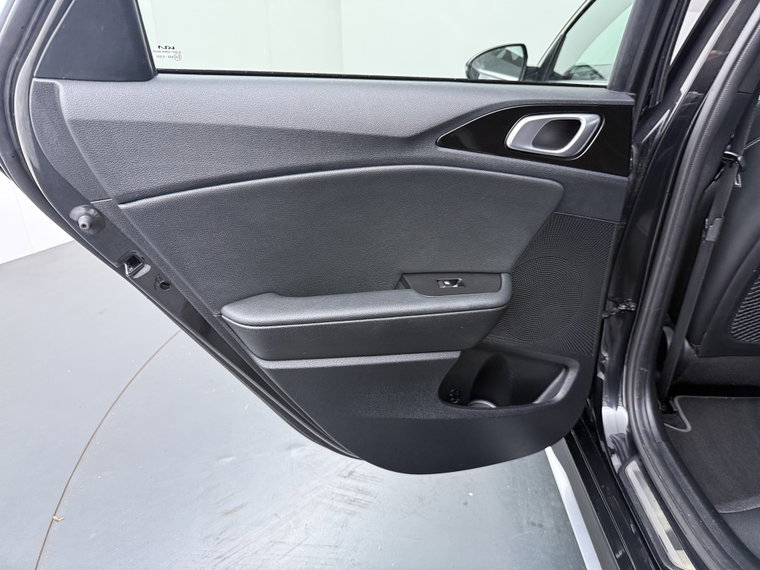 Vehicle Image 35