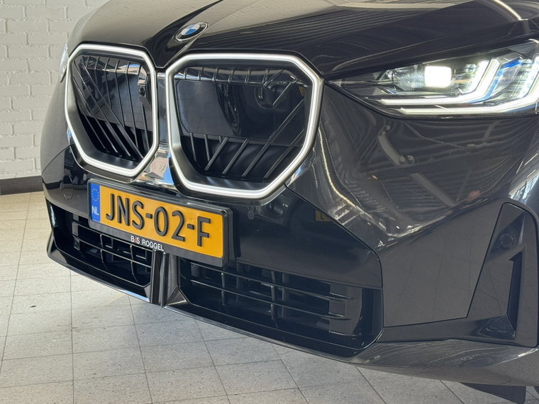 Vehicle Image 32