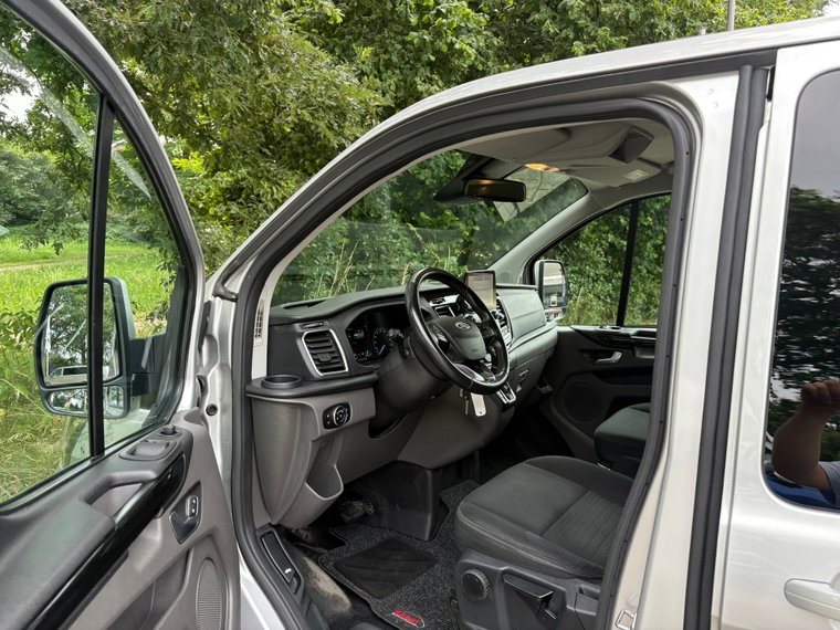 Vehicle Image 12
