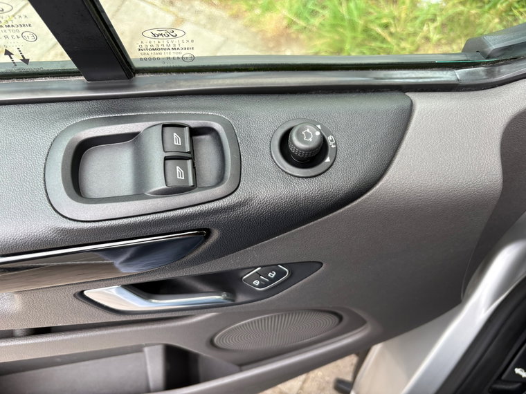 Vehicle Image 28