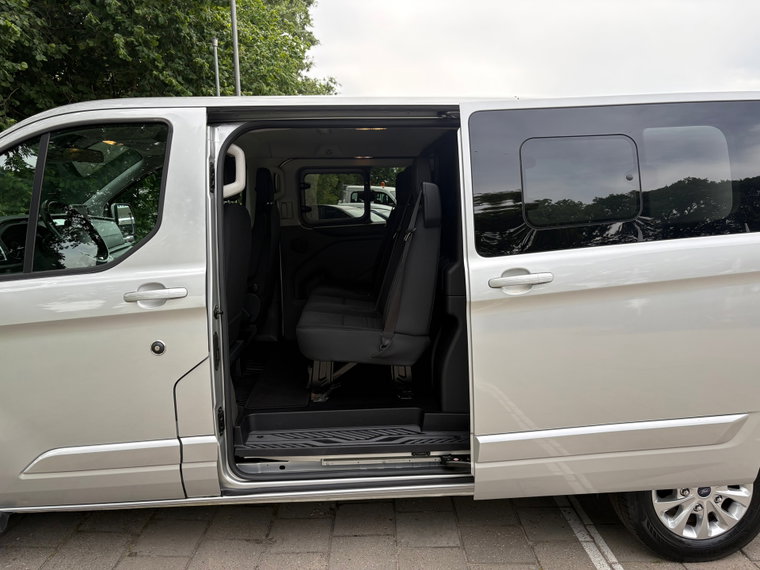 Vehicle Image 9
