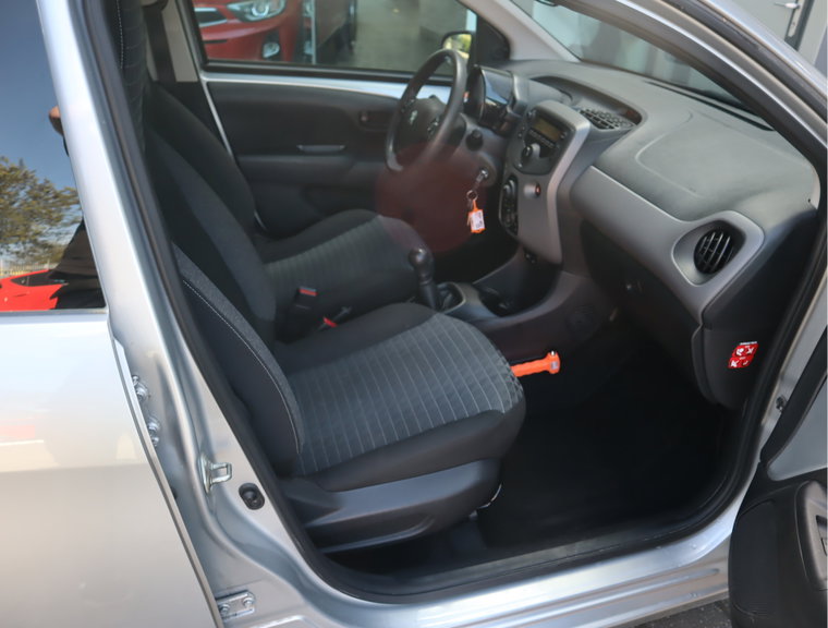 Vehicle Image 14