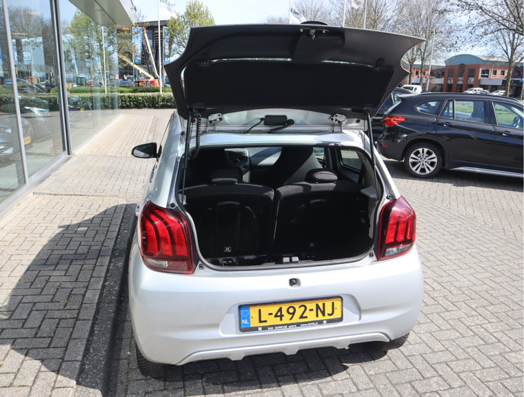 Vehicle Image 16