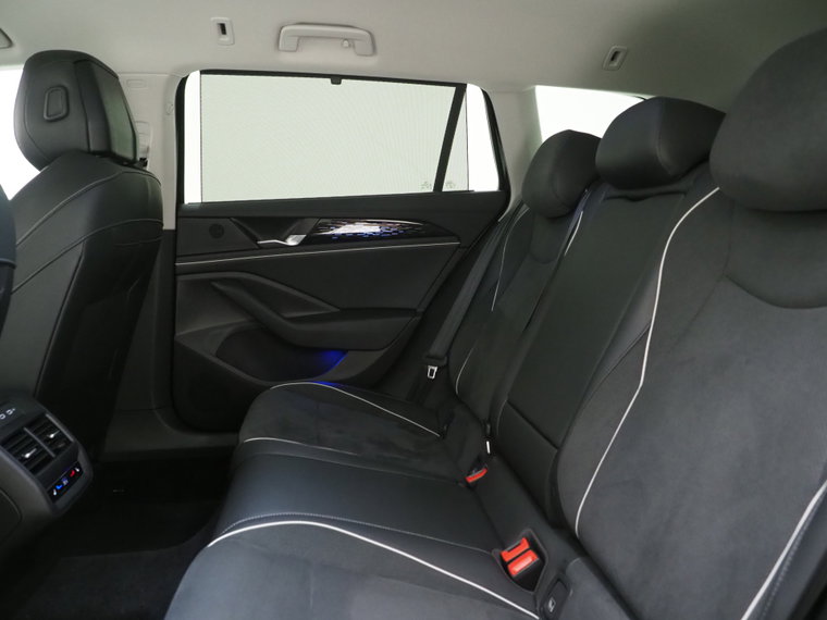 Vehicle Image 37