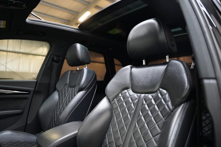 Vehicle Image 14