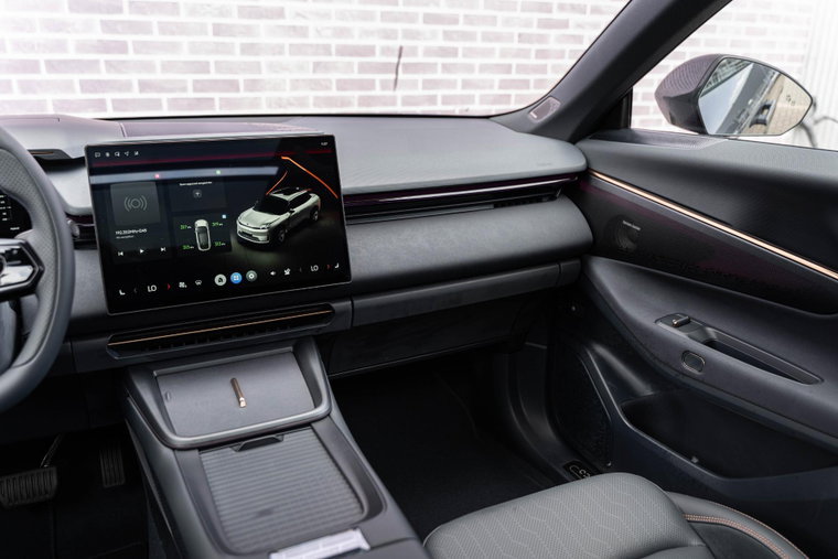Vehicle Image 4