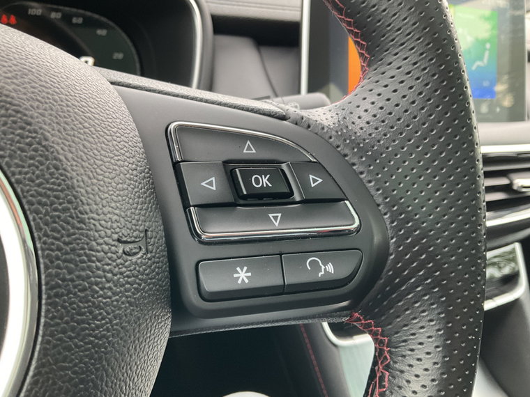 Vehicle Image 25