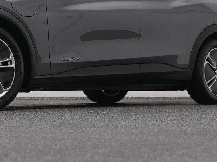 Vehicle Image 38