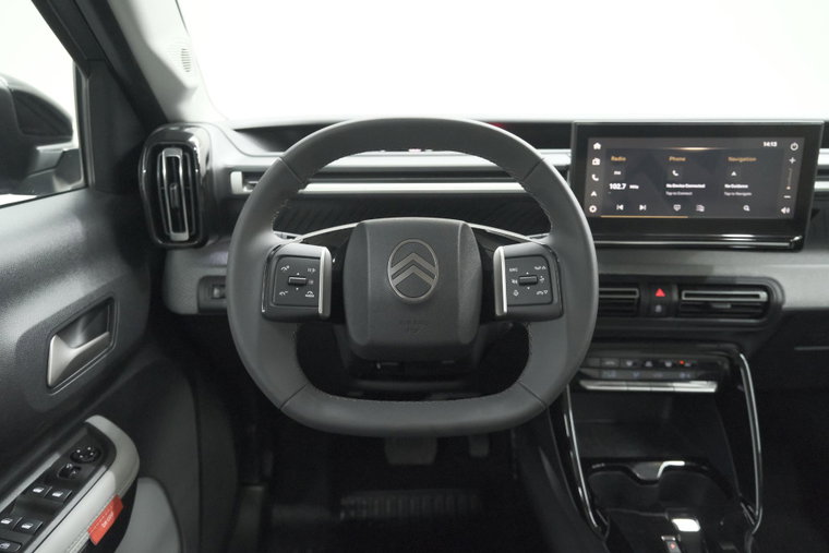Vehicle Image 25
