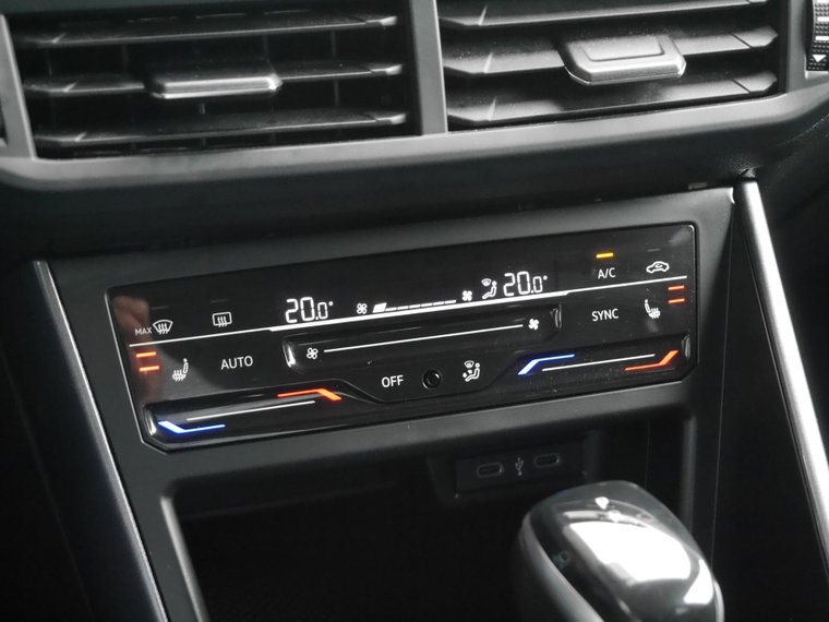 Vehicle Image 28