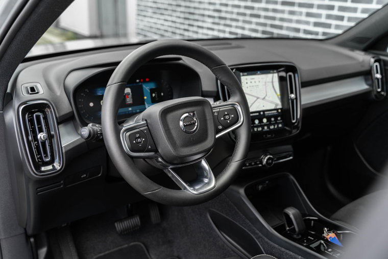 Vehicle Image 16