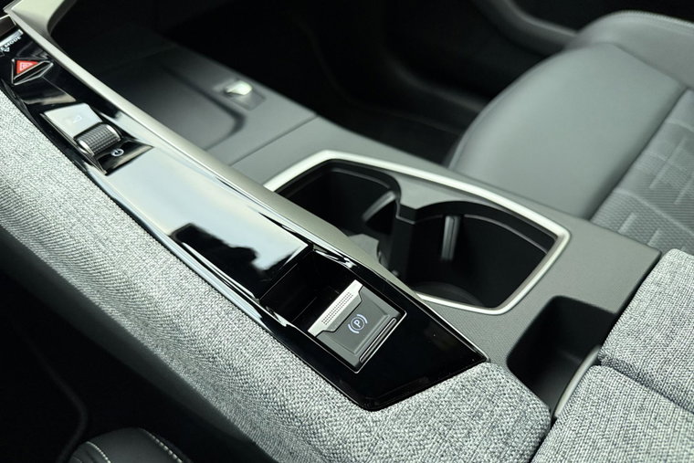 Vehicle Image 36