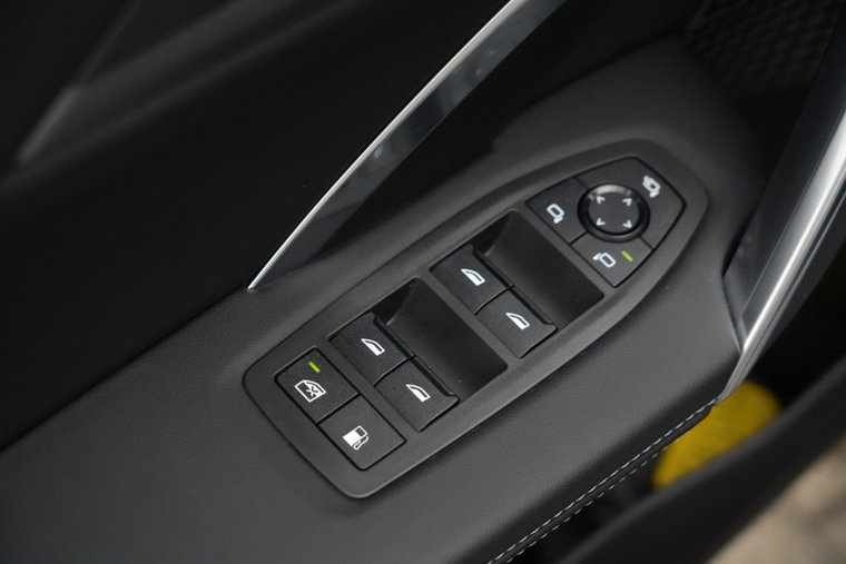 Vehicle Image 24