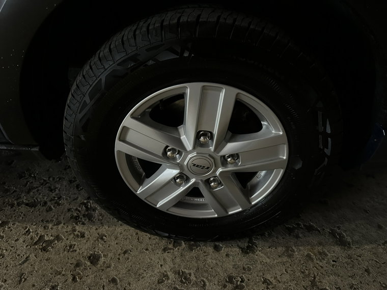 Vehicle Image 8