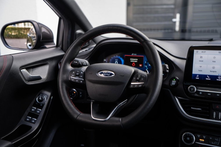 Vehicle Image 12