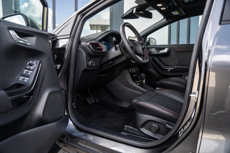 Vehicle Image 13