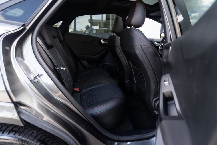 Vehicle Image 21