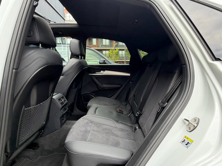 Vehicle Image 33