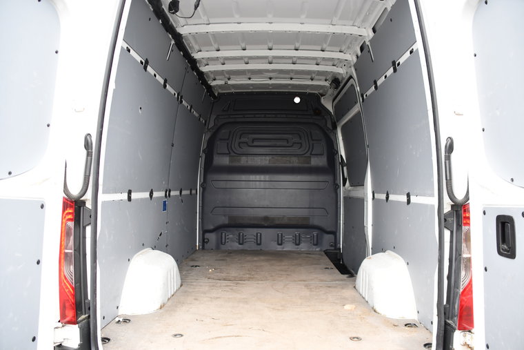 Vehicle Image 32