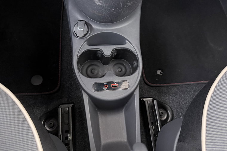 Vehicle Image 25