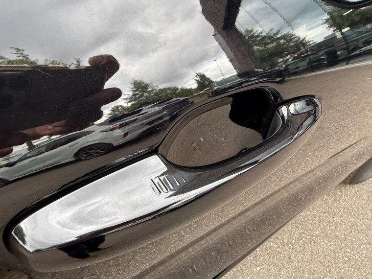 Vehicle Image 32