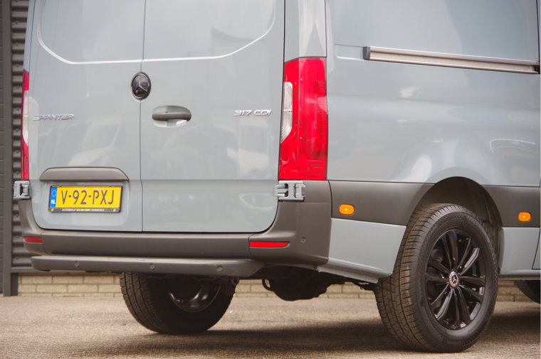 Vehicle Image 25