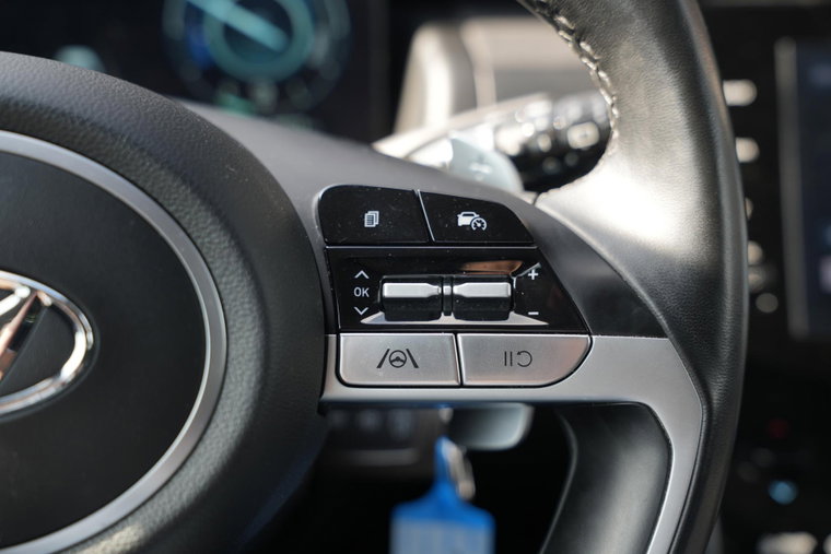 Vehicle Image 25