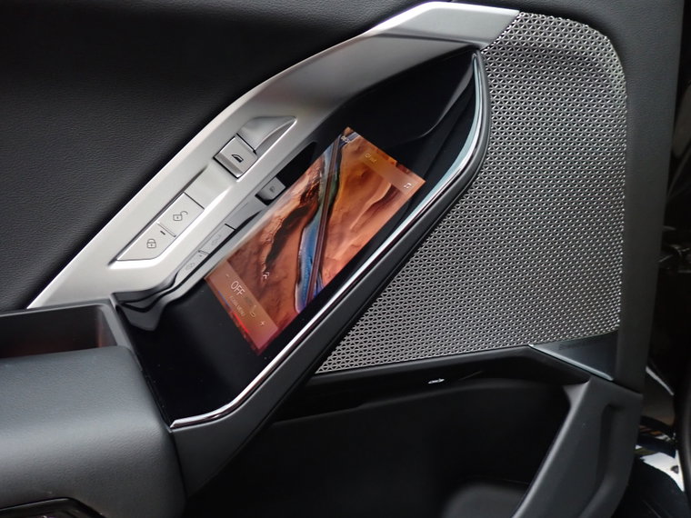 Vehicle Image 21