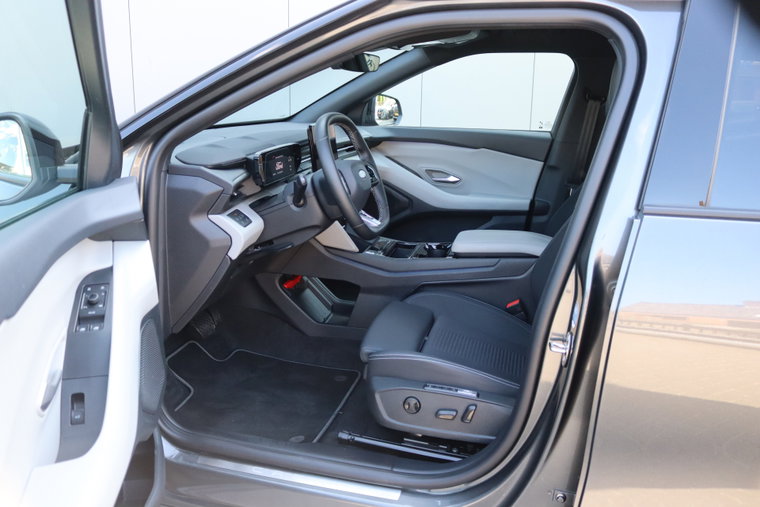 Vehicle Image 8