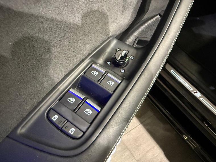 Vehicle Image 40