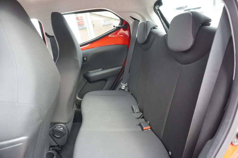Vehicle Image 25