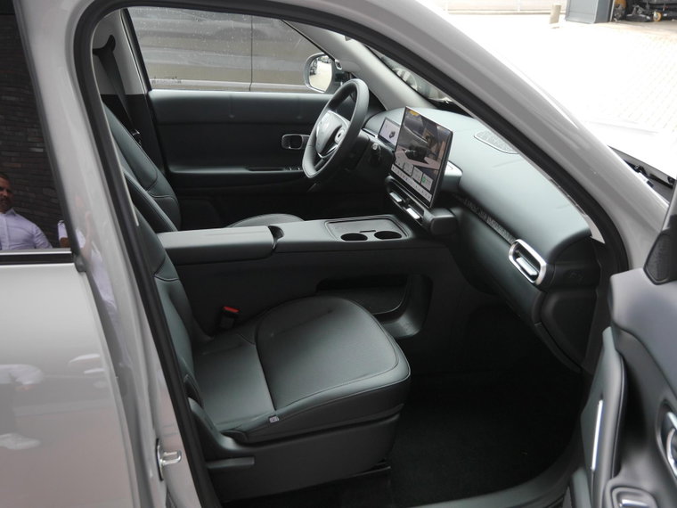 Vehicle Image 14
