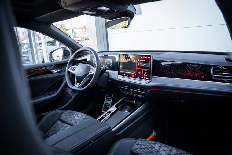 Vehicle Image 37