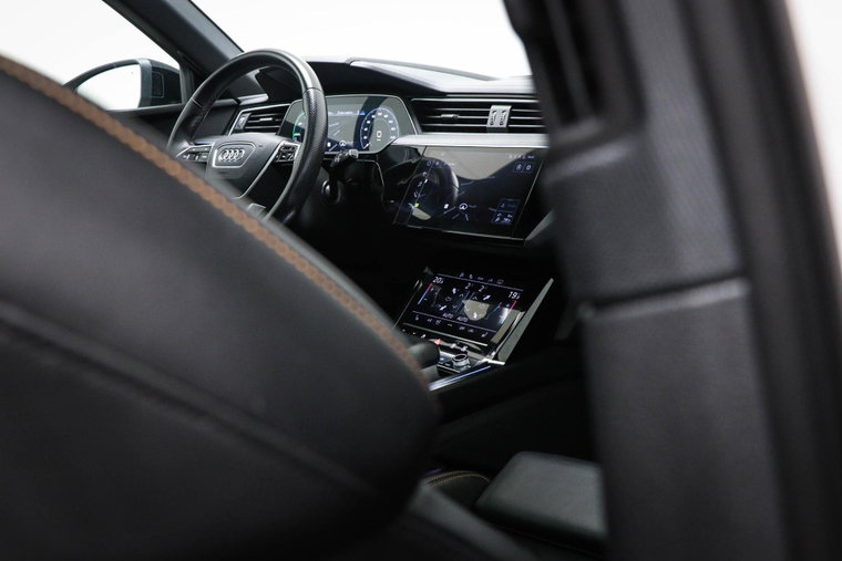 Vehicle Image 15